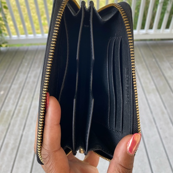 Black Michael Kors wristlet - Picture 5 of 6